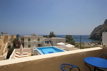 accommodation in municipality of thira, 1